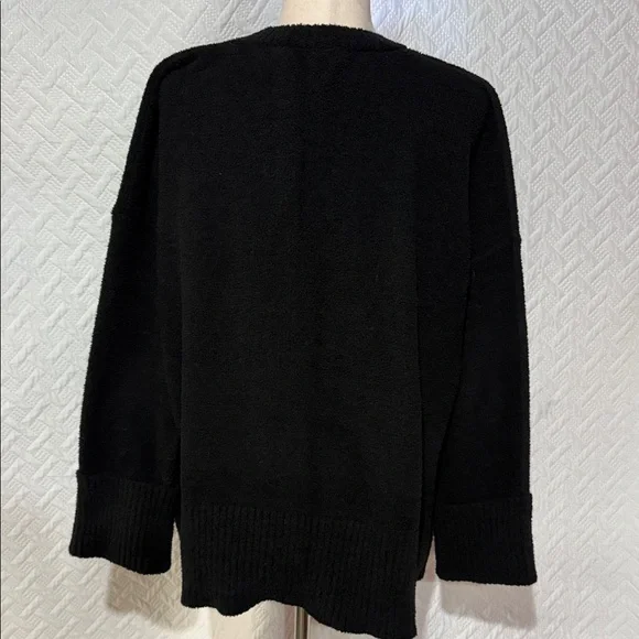 Elegant Black Crewneck Sweater for Women with Cuffed sleeves super cozy - Picture 3 of 3